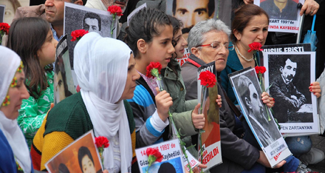 ‘Çocuklar ölürken 23 Nisanı nasıl kutlayacaksınız?’