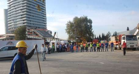 Zorlu Center'in inşaatında bekleyiş sürüyor