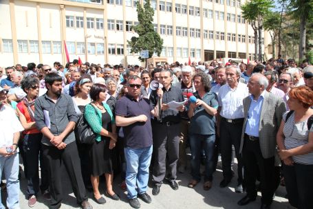 Polis terörüne hastane önünde tepki