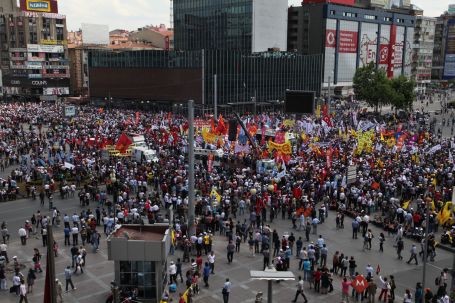 Ankara'da emekçiler sel oldu aktı