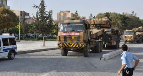 Tezkere sonrası sınıra askeri sevkıyat başladı