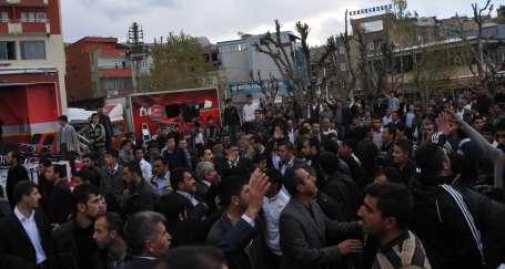 AKP'li vekil adayının oğlu halka ateş açtı