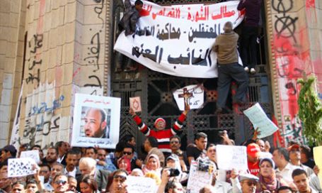 Mursi'nin atadığı başsavcıya protesto