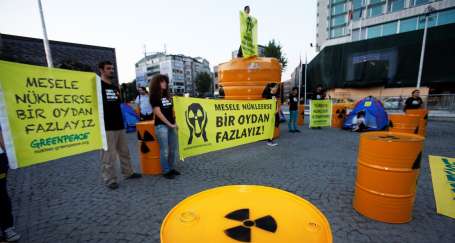 Taksim Meydanı'nda 'Nükleere hayır' kampı