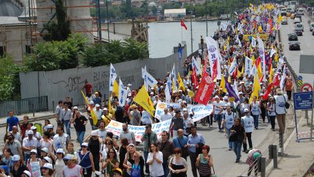 İstanbul’da on binlerce emekçi yürüdü