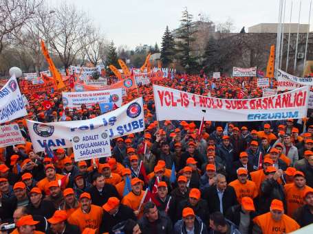 Yol işçisi taşerona karşı çıkartma yaptı