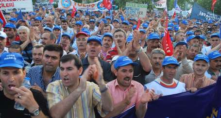 İşçilerden Türk-İş delegelerine çağrı