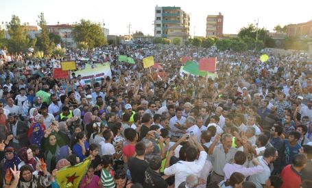 Kürtler Rojava için ayakta