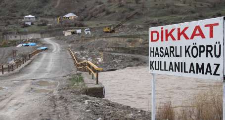 Zap üzerinde bulunan 2 köprü  felakete davetiye çıkarıyor