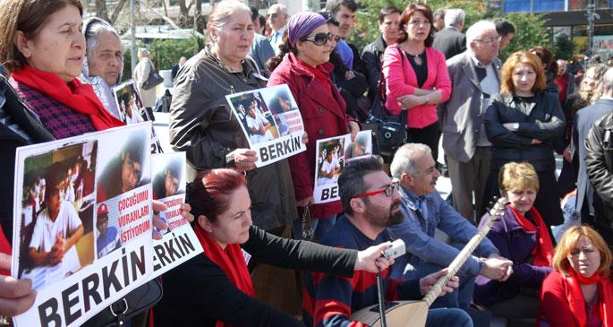 Alevi kadınlar Berkin için helva dağıttı