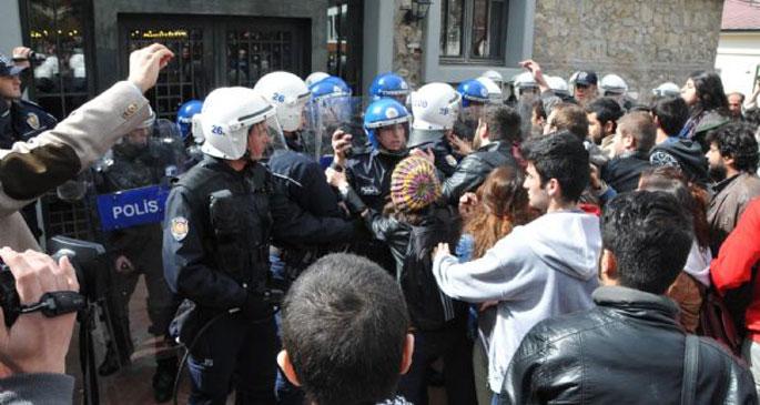 Anadolu Üniversitesi\'nde Vali protestosu