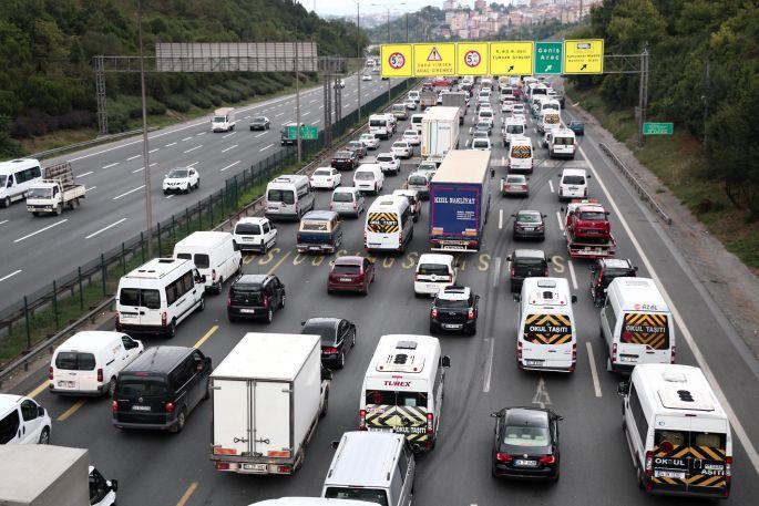 Bayram trafiği yolları felç etti