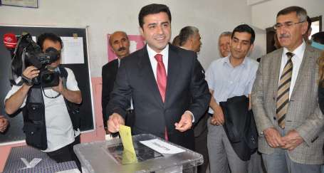 Demirtaş: Başbakan baskı yapıldı masalı anlatmasın