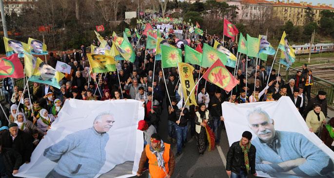 Binlerce kişi Rojava\'ya statü istedi