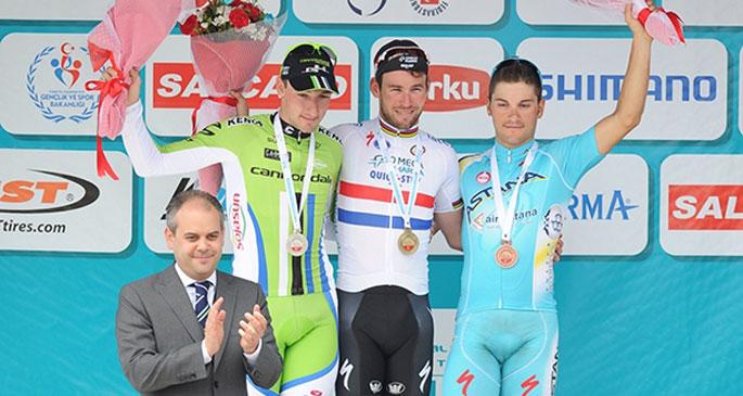 Bisiklet turunun İstanbul etabını Mark Cavendish kazandı