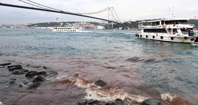 Boğaz yine kızıla büründü