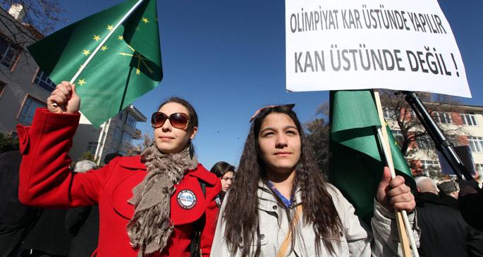 Çerkesler, Soçi\'de olimpiyat yapılmasını protesto etti