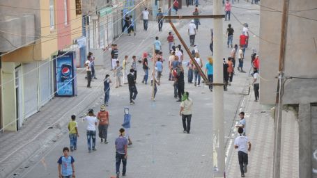 Silopi'de bir çocuk daha gaz bombası ile yaralandı