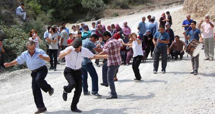 Taş ocağına karşı zaferi davul zurnayla oynayarak kutladılar