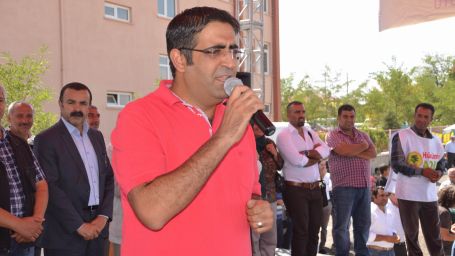 'AKP hükümeti karakol yapıyor'