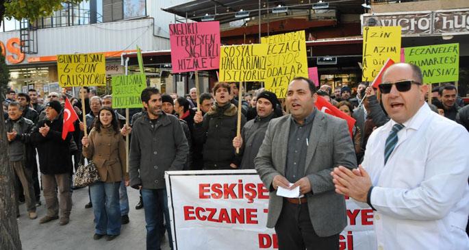 Eskişehir\'de \'eczaneler cumartesi kapatılsın\' yürüyüşü