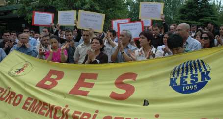 Polise ballı börek, memura kırıntı