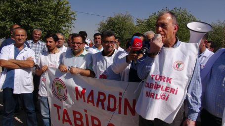 Hekimlerden Rojava için sınırda eylem