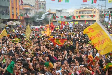 Newroz alanlarında 'Barış' vurgusu