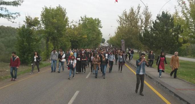 Hacettepe’li öğrenciler yol kapattı