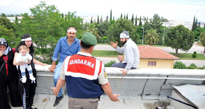 Hakkını arayan ANTEKS işçileri gözaltına alındı