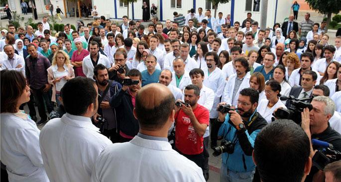 Hekime şiddet protesto edildi