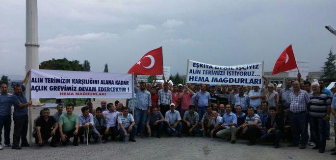 İşçiler alacakları için fabrika önünde