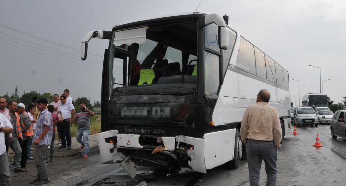 İşçileri taşıyan otobüs kaza yaptı: 15 yaralı