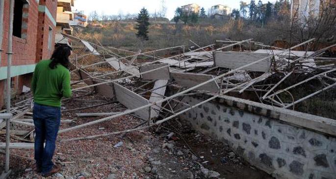 İskele çöktü: 2 işçi hayatını kaybetti