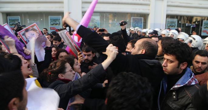 Kadın eylemi polis için ‘rahatsızlık verici’ 