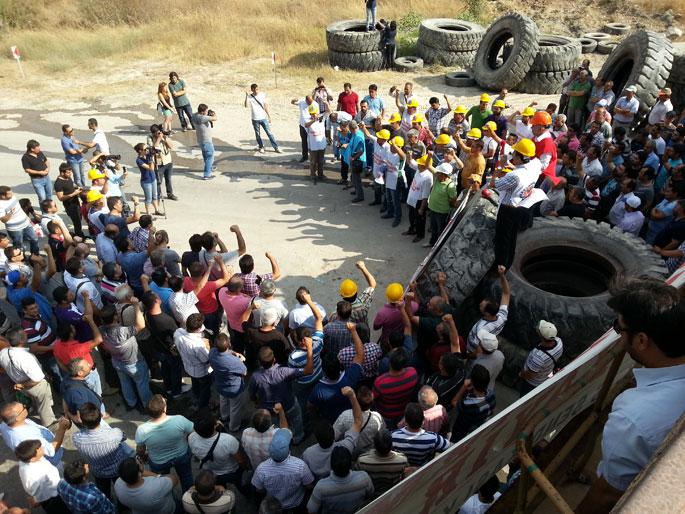 İşçi özelleştirmeye karşı barikatı kurdu 