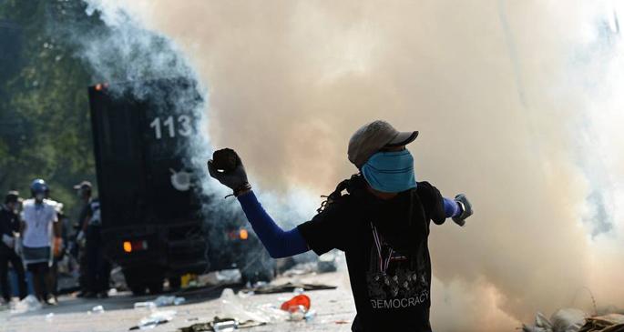 Protestocular Başbakanlık binasına girdi