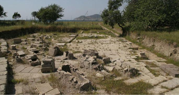 Sanayi arasında bir antik kent: Kyme