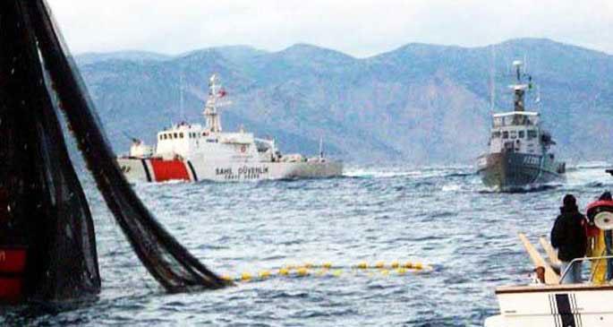 Göçmenleri taşıyan tekne battı: 5 ölü