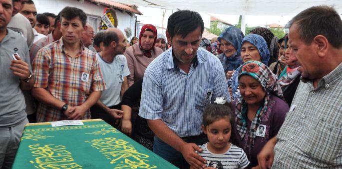 Soma\'da iş cinayetinde yaşamını yitiren madenci toprağa verildi