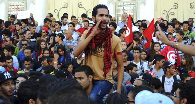 Tunus’ta binler hükümetin istifasını istedi