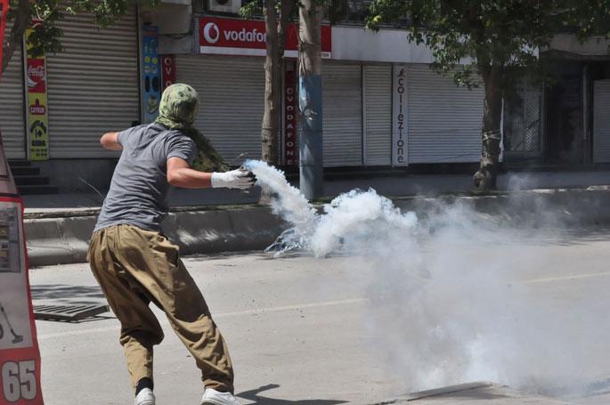 Yüksekova\'da Lice protestosunda çatışma