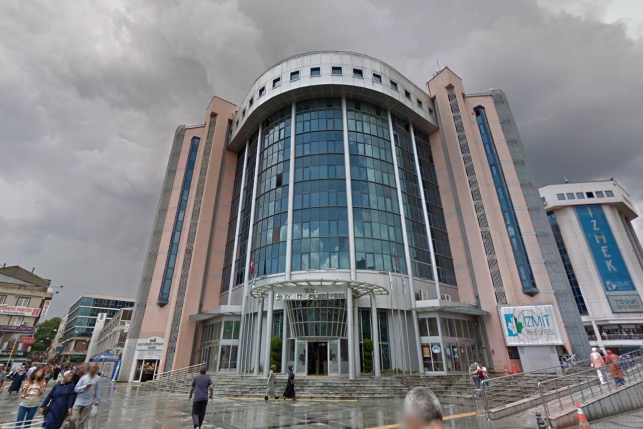 İzmit Belediyesine operasyon: Belediye Başkanı Fatma Hürriyet ve CHP İlçe Başkanı Gökhan Ercan gözaltında