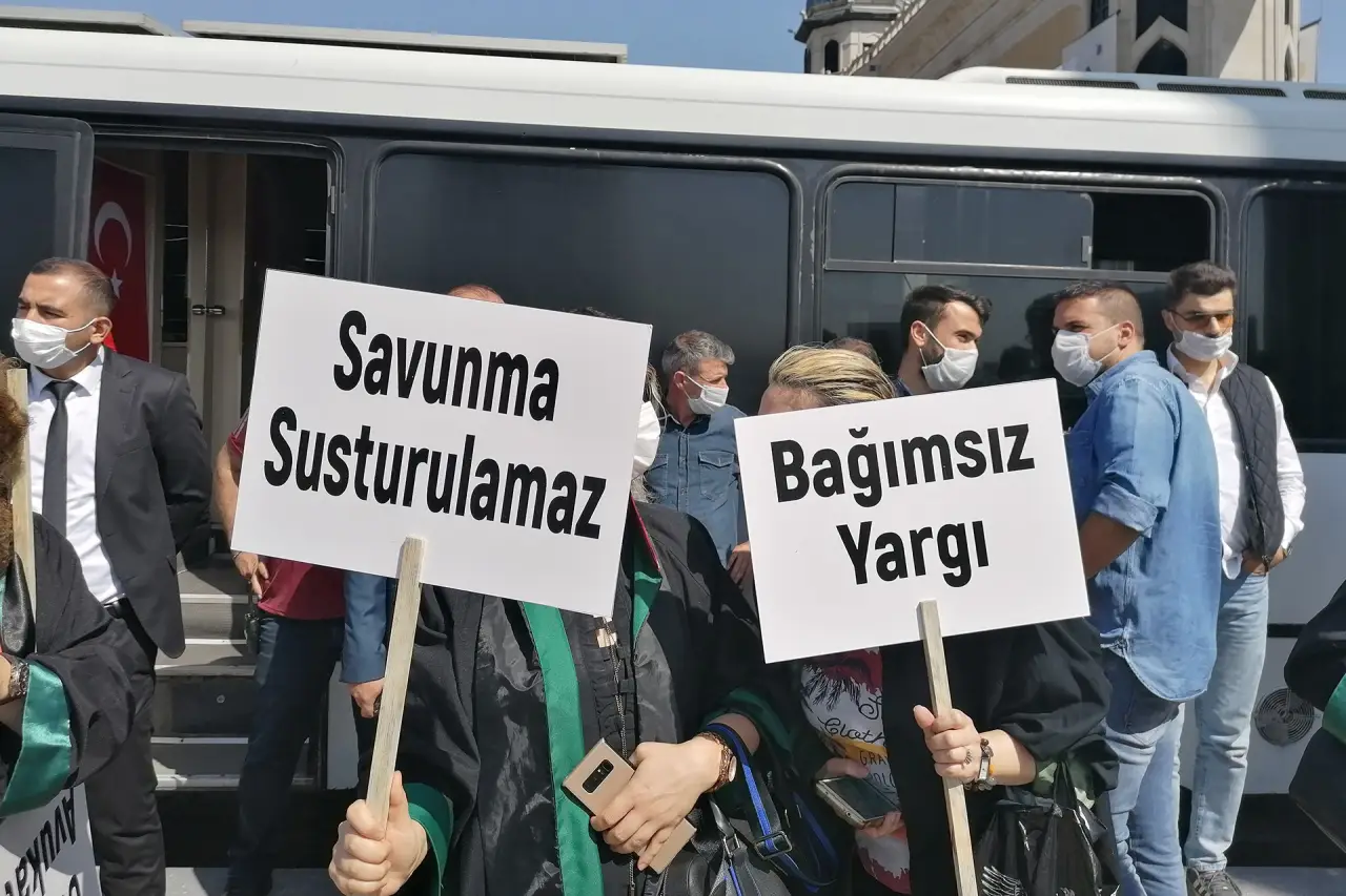 İstanbul Barosu'ndan NATO Zirvesi öncesi operasyonlara tepki: Demokrasi ve hukuku koruyacağız