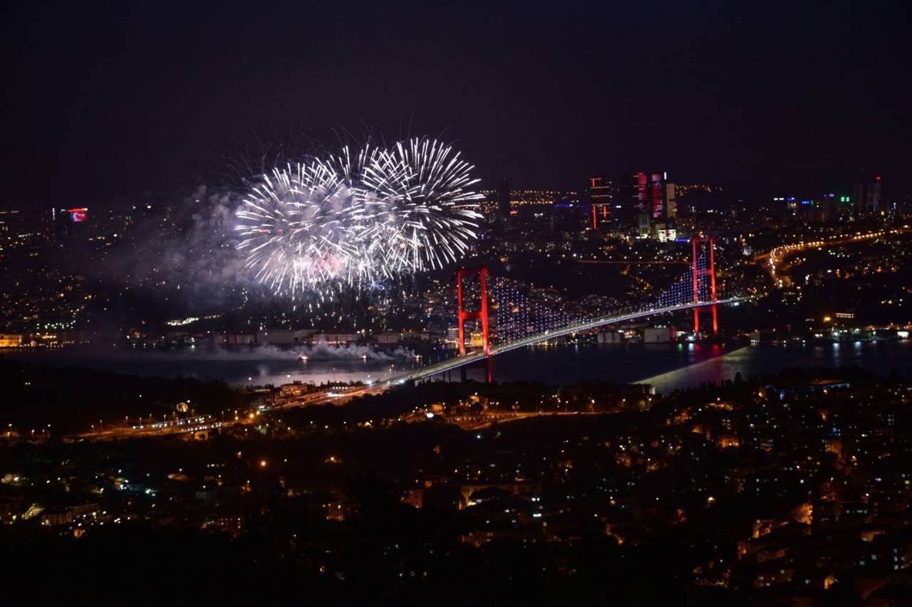 İstanbul'da havai fişek, meşale, patlayıcı ve yanıcı madde satışı yasaklandı