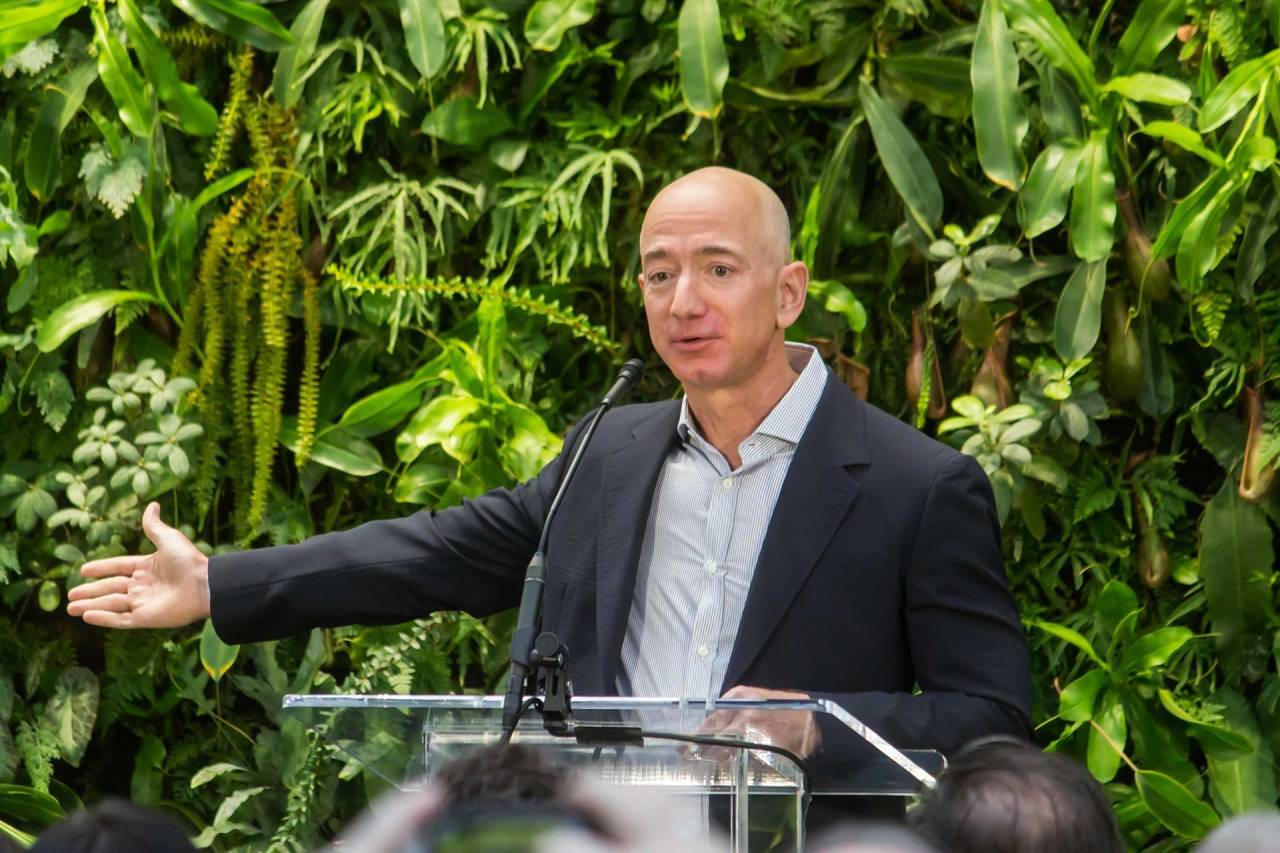İngiliz devinden milyarlarca sterlinlik yatırım: Jeff Bezos Liverpool'a ortak olmaya hazırlanıyor