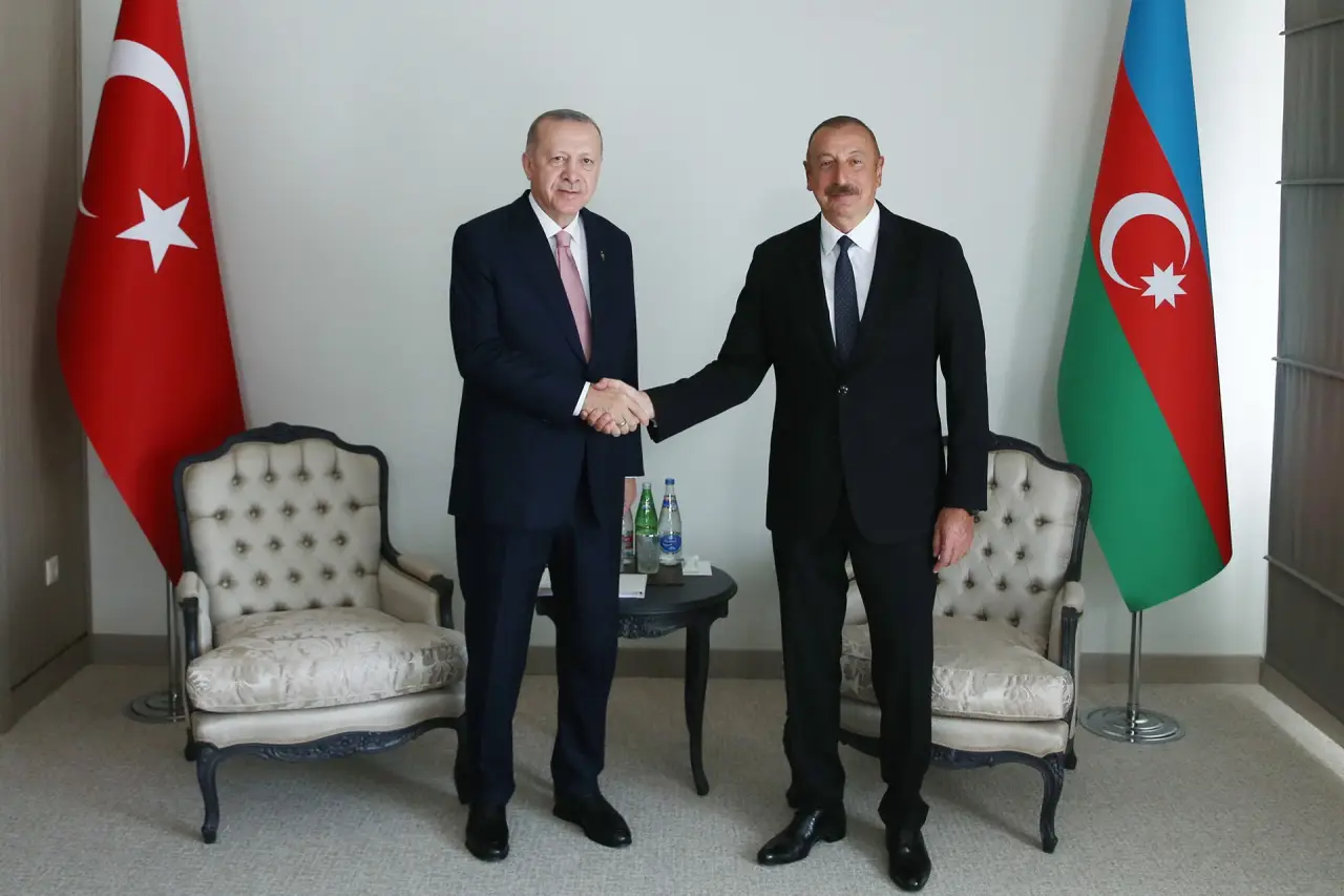 Azerbaycan'daki başörtüsü yasağını eleştirenler gözaltına alındı