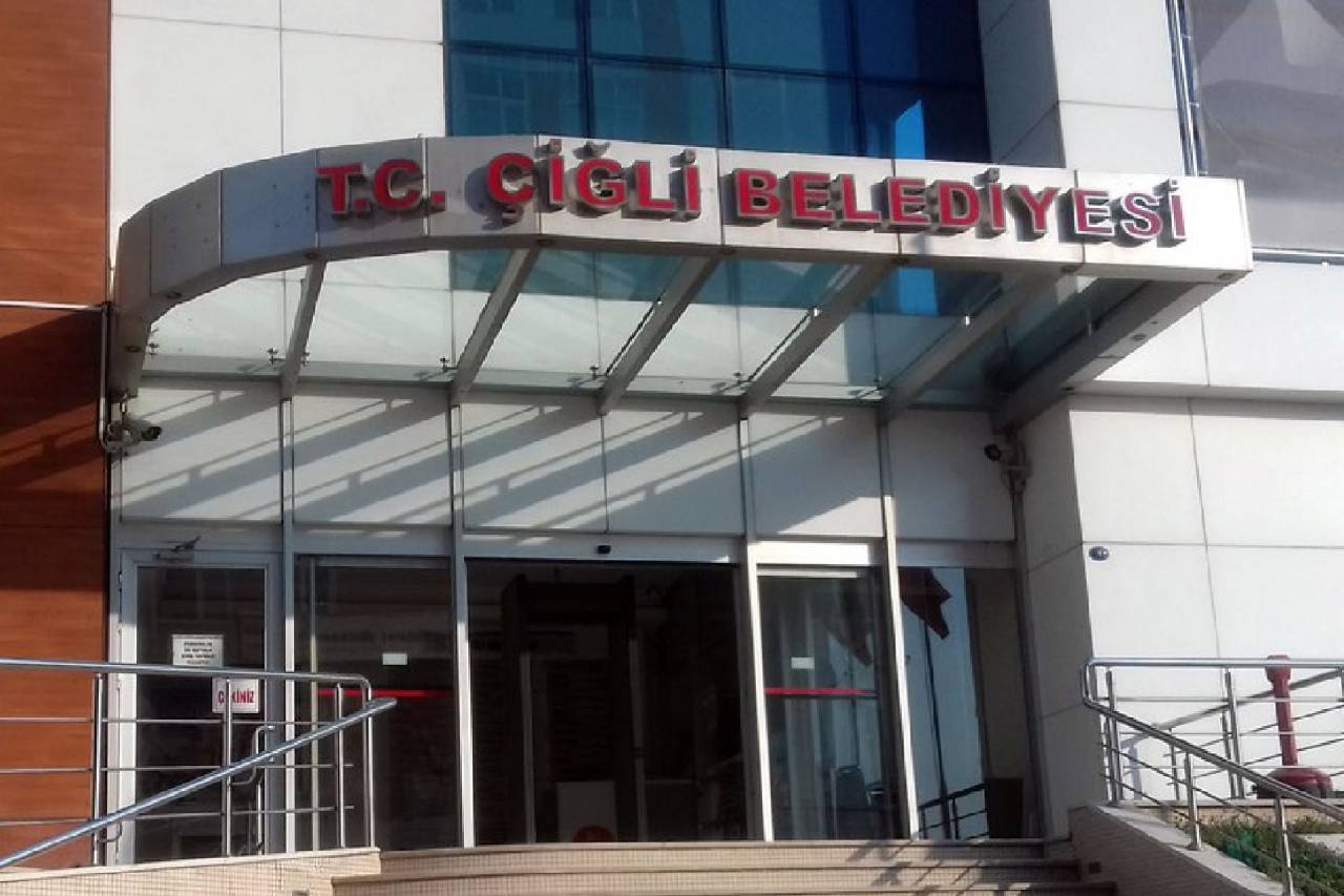 Çiğli’de 'AKP’ye geçiş' iddiasına ortak açıklama: 'AKP’ye geçmek gibi bir düşüncemiz, kararımız veya girişimimiz yoktu'