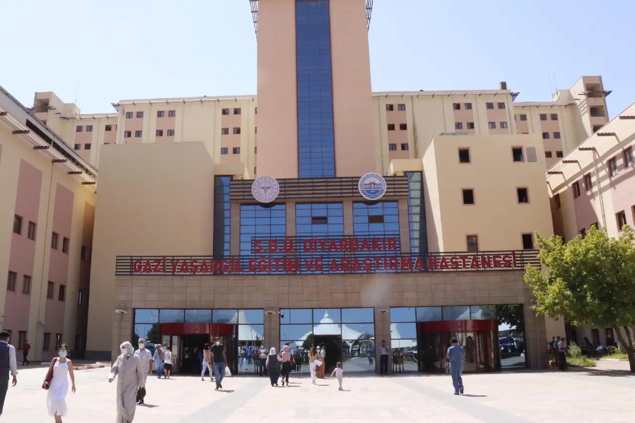 Diyarbakır'daki sağlık kurumlarında sendikal usulsüzlük iddiaları Meclis'te: DEM Parti'li Eren, Bakanlığa yetki tespit sürecini sordu