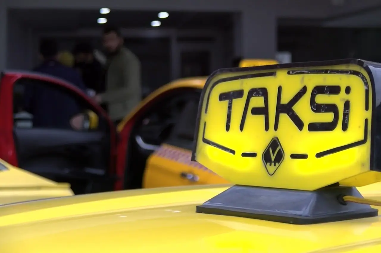 İzmir'de taksi esnafına yönelik tehdit içerikli paylaşım yapan şüpheli gözaltına alındı